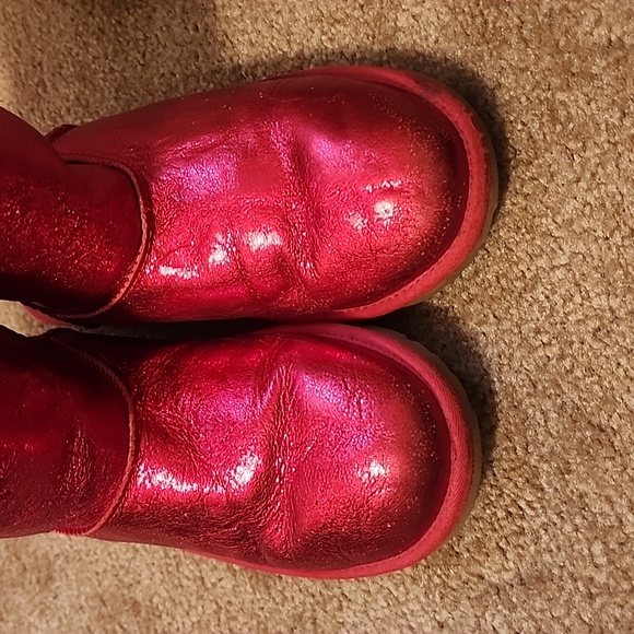 UGG Big Kid's Classic Metallic Sparkle Short Boots - Picture 2 of 14